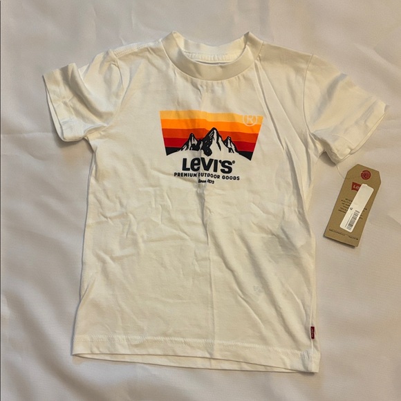 Levi's Kids White Tee with Mountain Graphic Size 4T - Picture 1 of 4